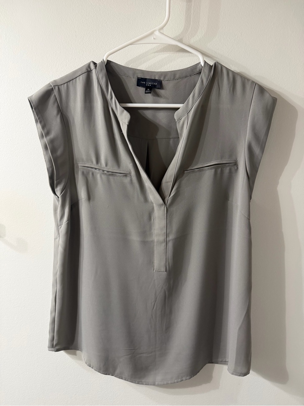 The Limited Sleeveless V-Neck Blouse in Light Gray. Medium. 100% Polyester